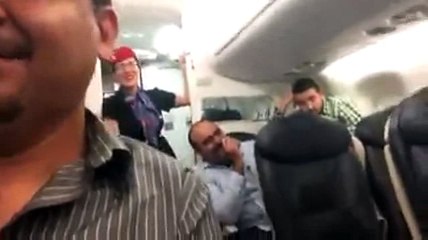 Cancelan vuelo y su esposa no le cree, tuvo que hacer una videollamada