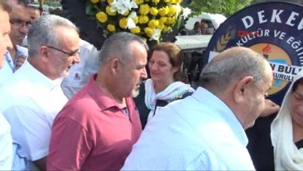 CHP'li Vekil Babasını Son Yolculuğuna Ön Safta Uğurladı