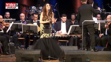 أنغام تغنى "بحبك وحشتينى" لايف