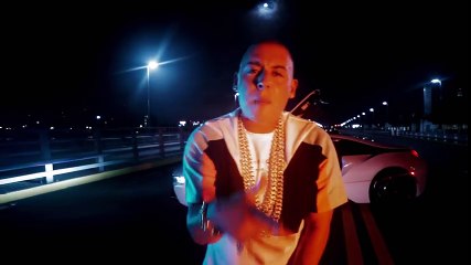 DM - Mueka ft. Cosculluela [Video Oficial]
