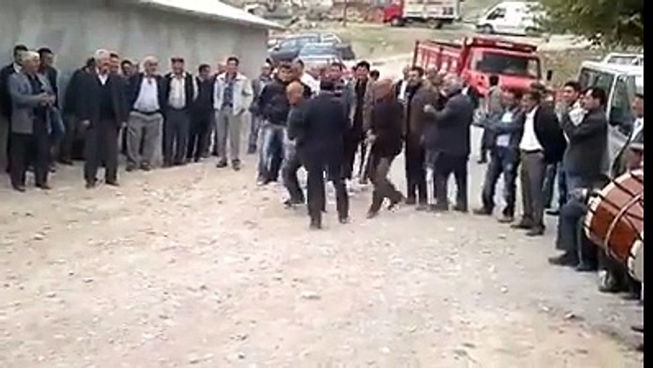 رقصة وتصفيات الحسابات في نفس الوقت