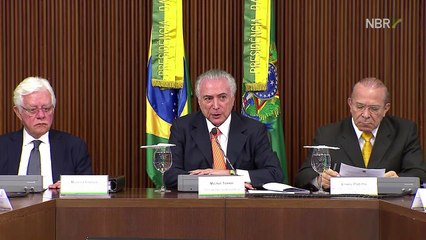 Temer pierde apoyo interno por reformas económicas