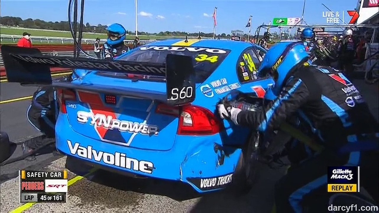 Sandown 2014 - Gavin blocks Premat