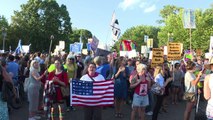 Sanders y nativos estadounidenses protestan contra oleoducto