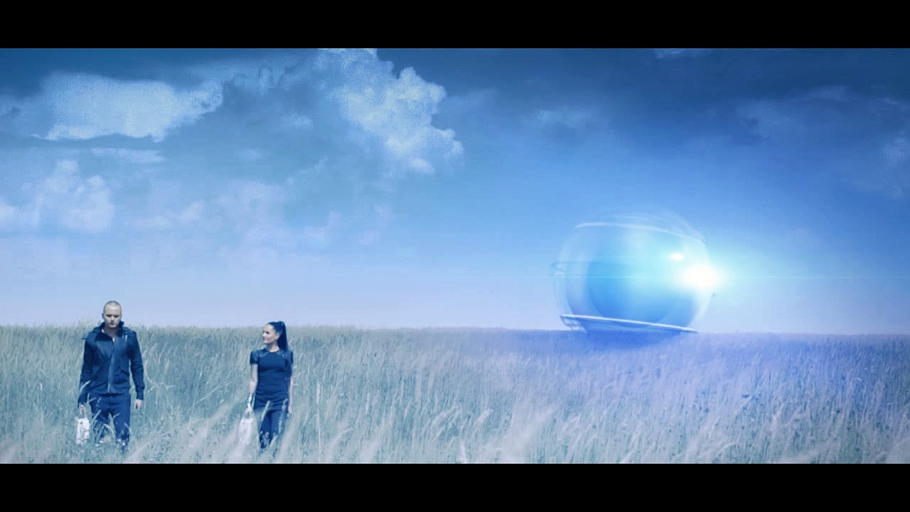 33 MOONS - Free As The Rain