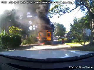 Sauvetage de 20 enfants d'un bus en feu par un chauffeur courageux