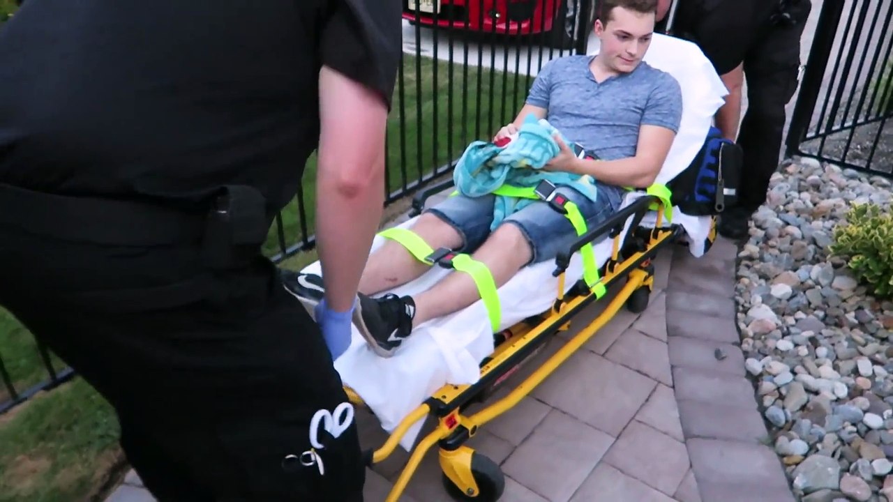 Se tailler le doigt en jouant à Fruit Ninja en Vrai LOL