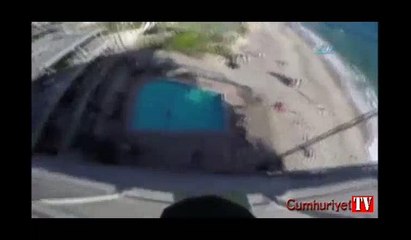 Metrelerce yüksekten havuza böyle atladı