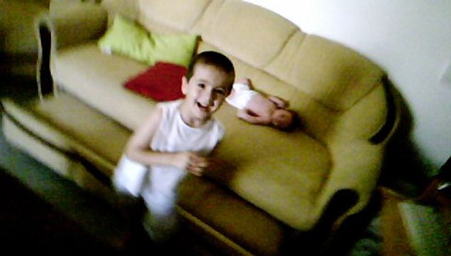 mon bb charly et kevin sont frére que j aime