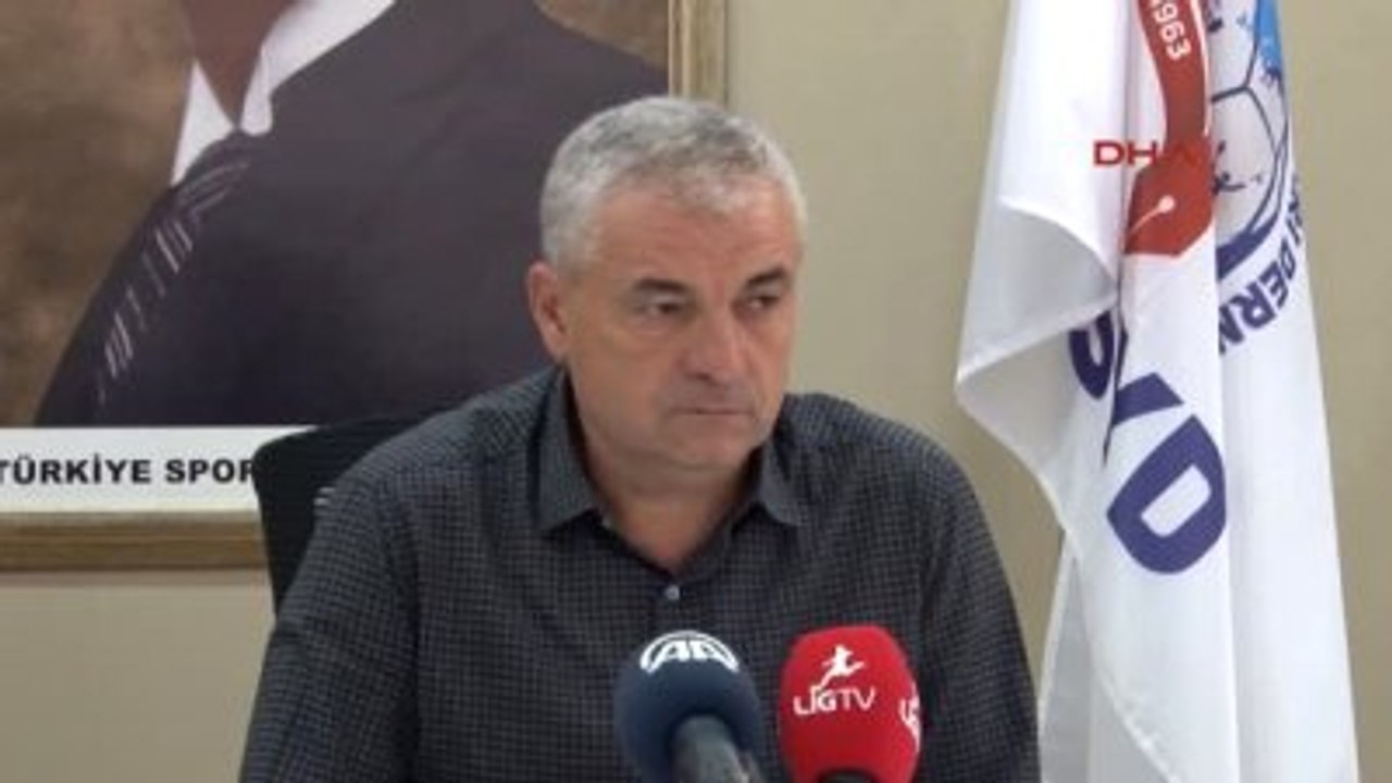 Kasımpaşa ile Yolları Ayrılan Teknik Direktör Rıza Çalımbay Basın Toplantısı Düzenledi-1-