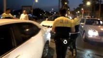Marmaris Trafik Polislerinden Sürücülere Bayram Çikolatası