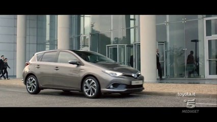 toyota auris hybrid spot (2016)
