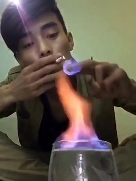 Se foutre le feu aux habits à cause d'un shoot d'alcool enflammé !