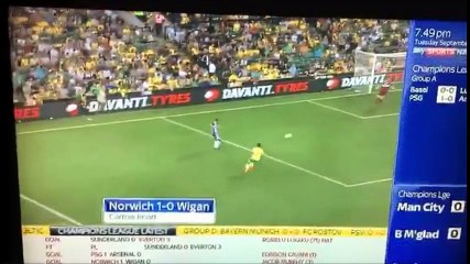 Adam Bogdan With Hilarious Fail vs Norwich City!