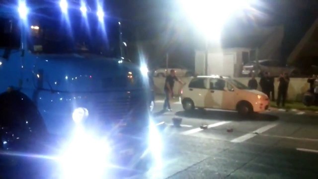 #EsDeFantasma - Chery QQ Vs Mercedes Benz 1114