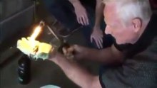 Regardez ce qui arrive à ces objets du quotidien face à la puissance d’un chalumeau