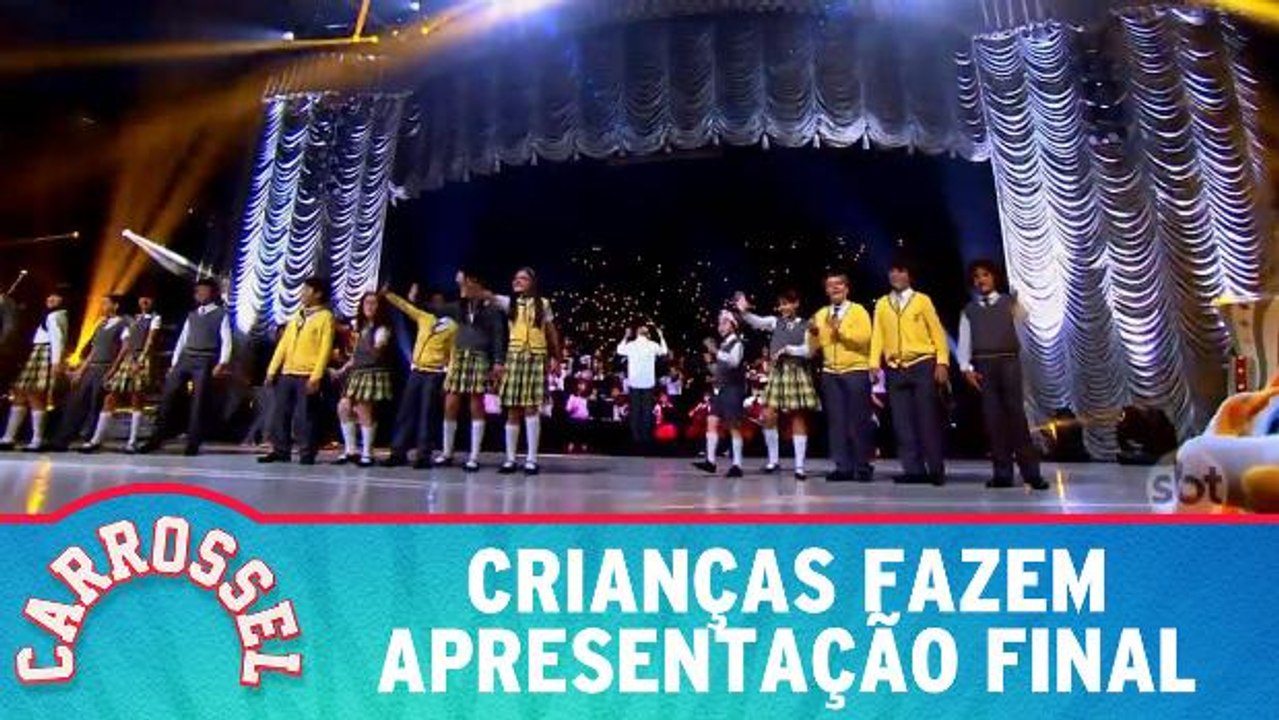 Crianças fazem apresentação final
