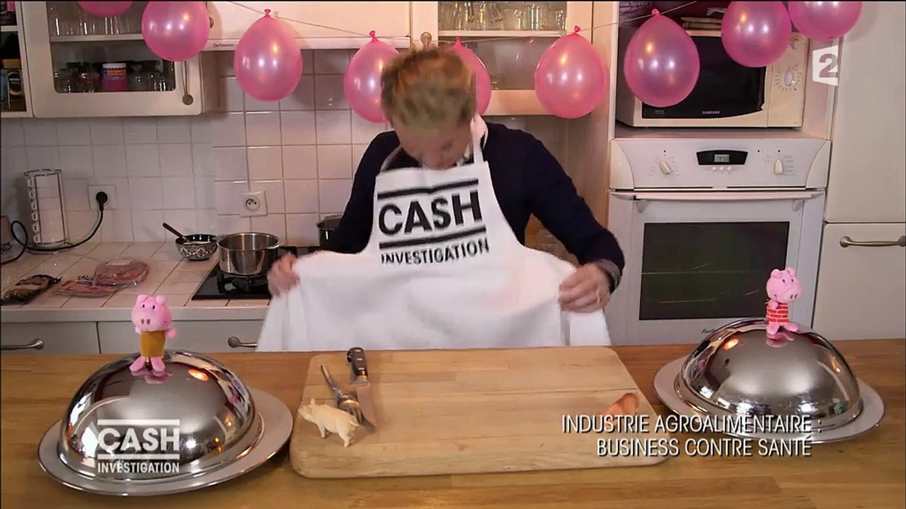"Cash Investigation". Elise Lucet : "Un peu de saucisson marron et de jambon gris ?" Les enfants : "Euh, non, beurrrkkkk"