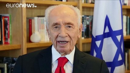 Israel's Peres showing improvement, say doctors