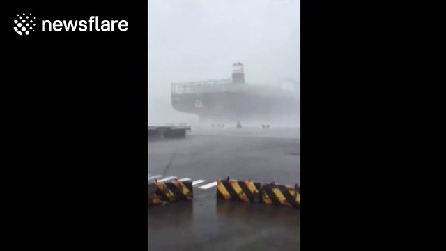 Ridiculous wind speeds as Typhoon Meranti hits Taiwan