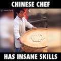 Ce chef chinois est époustouflant de dextérité dans la préparation de ses biscuits !