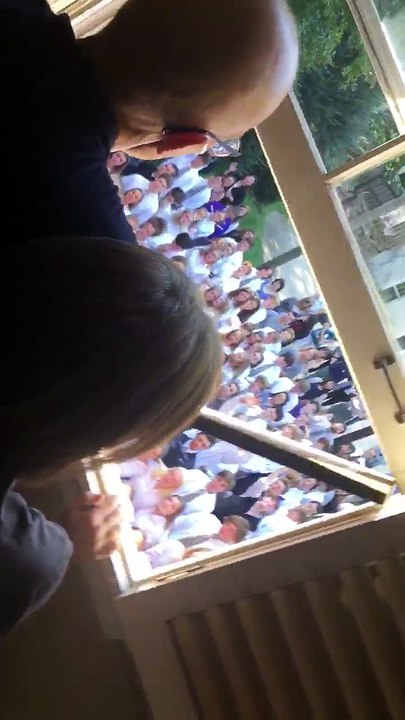 Atteint d'un cancer, un prof reçoit la visite de 400 élèves