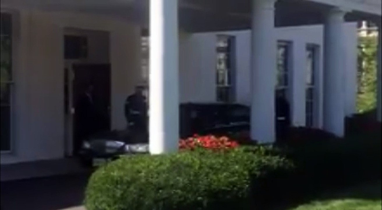 Daw Aung San Suu Kyi meet President Obama at the White House