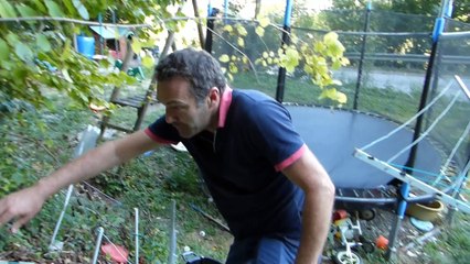 L'animateur Marc-Emmanuel rend visite à Charly, atteint de la maladie des os de verre