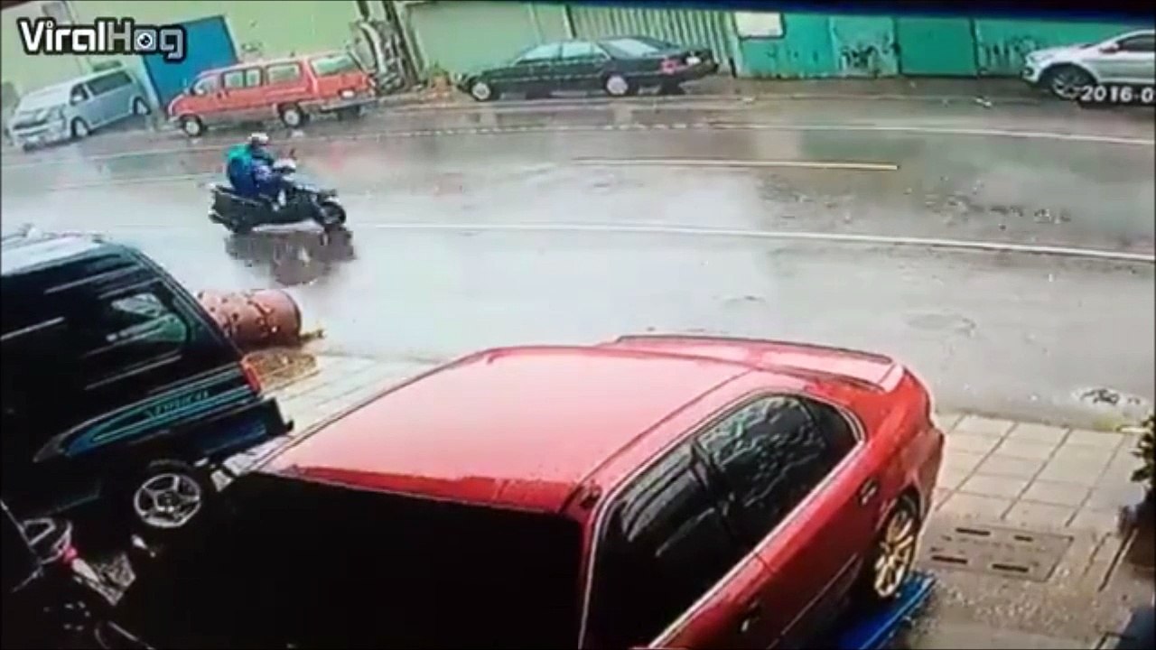 Il se croyait plus fort que le typhon Meranti... Faux! Enorme fail