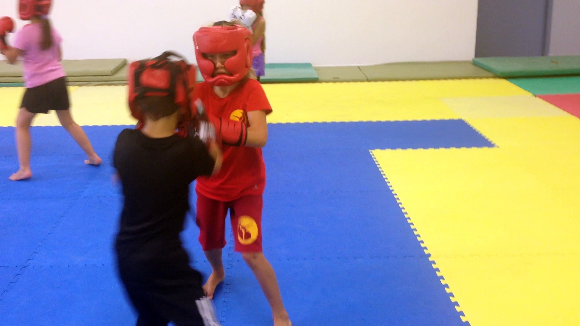Kick boxing enfants - Vidéo Dailymotion