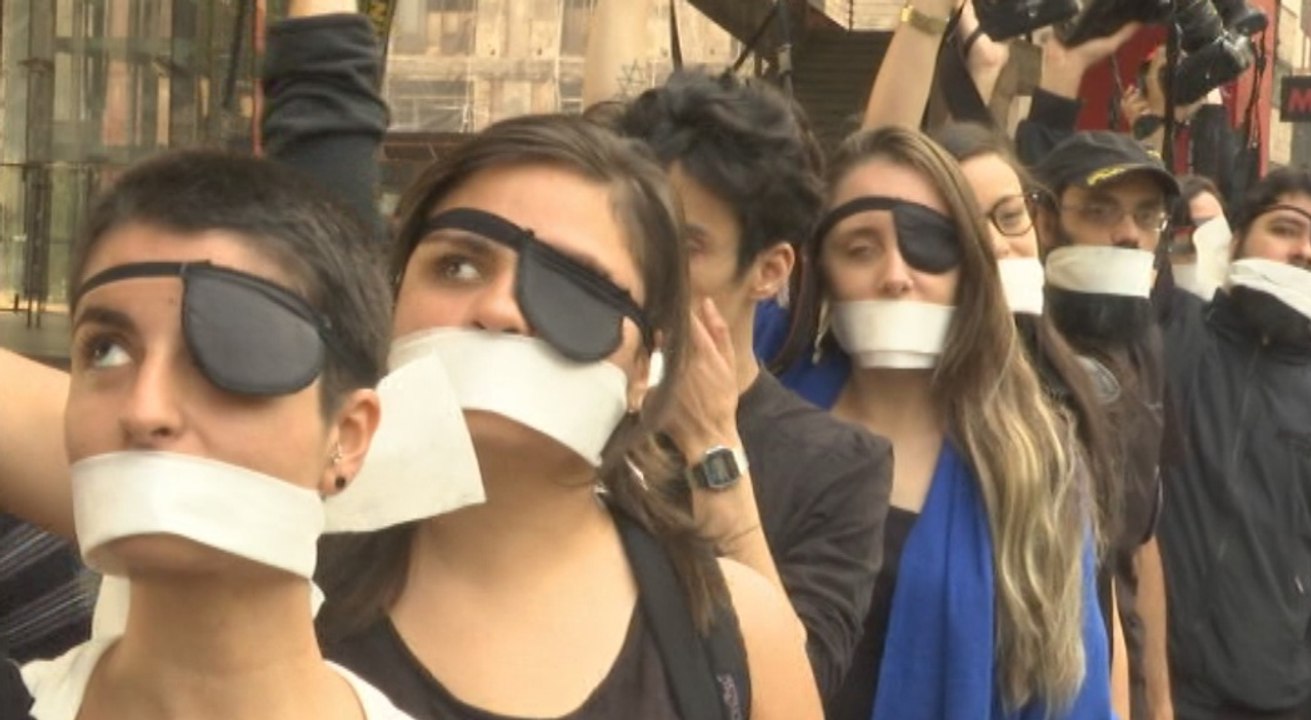 Fotógrafos protestan contra represión policial en cubrimiento de manifestaciones en Brasil