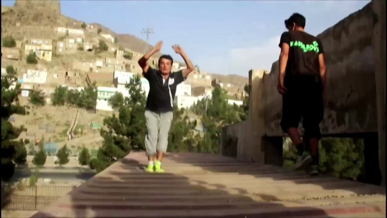 Jóvenes afganos buscar cambiar imagen de su país con parkour