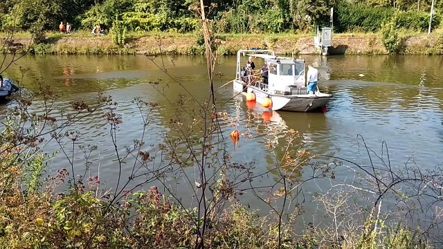 Les dernières voitures repêchées dans la Sambre à Farciennes