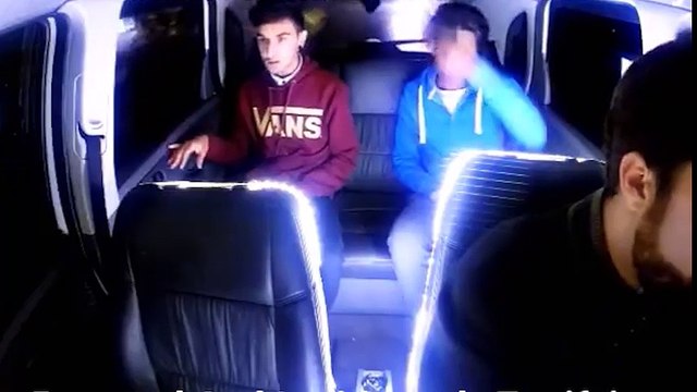 Cười đau bụng với trò chơi khăm: người ngoài hành tinh xâm chiếm