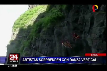 China: artistas sorprendieron con danza vertical