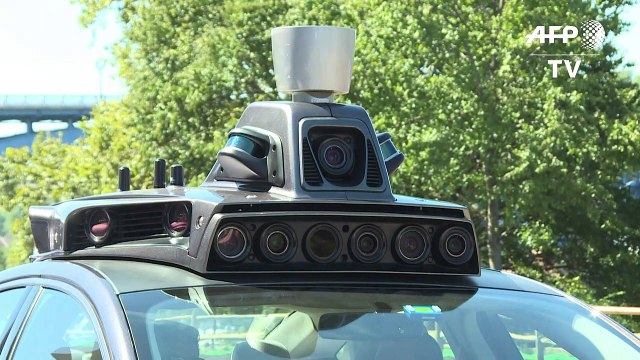 Uber prueba servicio en coches autónomos