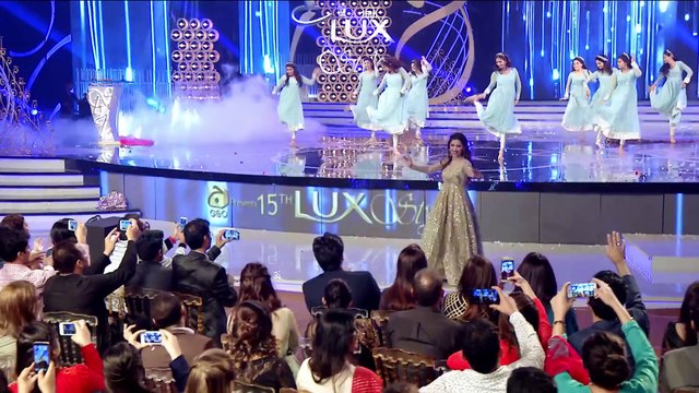 Mahira Khan & Humayun Saeed Performance at 15th Lux Style Awards 2016