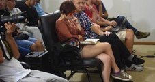 Şortlu Gazeteci, Advocaat'ın Basın Toplantısında Kitap Okudu