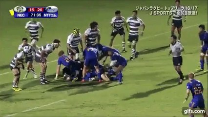 Deux passes de volée sur la même action qui fini en essai pour le Japon