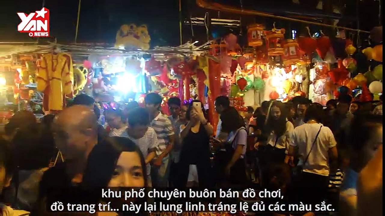 Ngạt thở khi đi ngắm phố lồng đèn giữa thủ đô ngày Tết trung thu