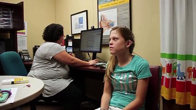 À 14 ans, elle entend pour la première fois !