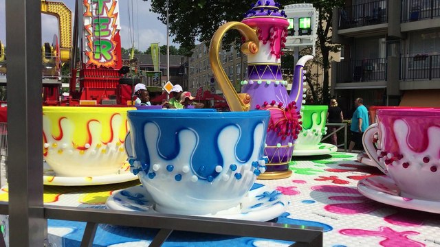 de kinderen in de draaimolen Tilburg Kermis 2016