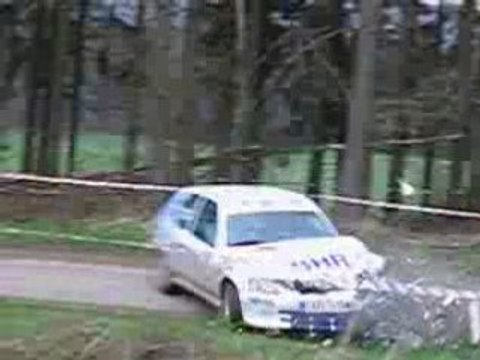 Crash rally de trois-ponts