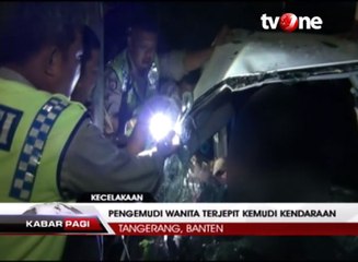 Hilang Kendali, Pengemudi Wanita Terjepit Kemudi Kendaraan