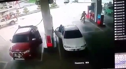 7 Years Old Kid Hospitalized From Burns In Fire While Fueling Car!