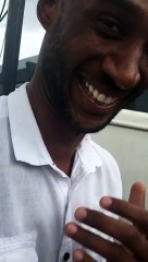 Fijate de que forma este hombre logra joder a los ladrones que andan llevandose los retrovisores