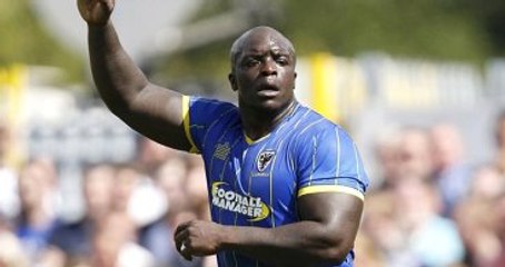 Akinfenwa, Genç Rugby Oyuncusunu "İşte Yeni Akinfenwa" Notuyla Paylaştı