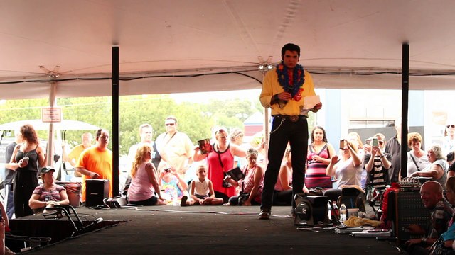 Cody Slaughter sings 'Pocketfull of Rainbows' Elvis Week 2016