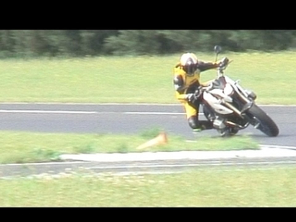 Moto Revue et Chambon testent la BMW HP2 Mégamoto