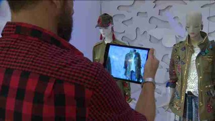 Desigual inaugura la Mercedes-Benz Fashion Week con una experiencia de realidad virtual